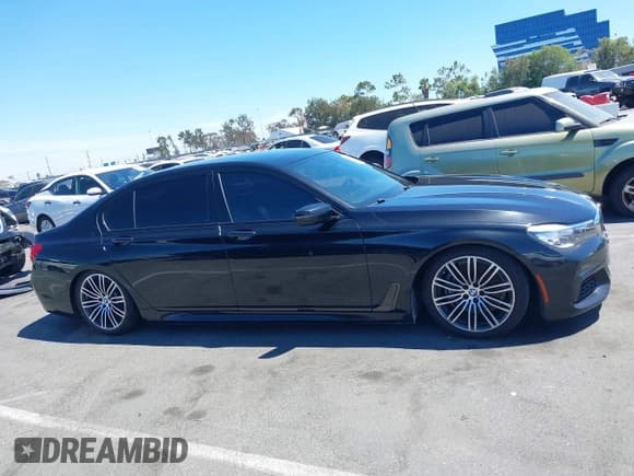 ✅ 2019 BMW 7 Series 740i • VIN: WBA7E2C55KB216529 • Lot: 42837792. Listed on IAAI with 81,573 mi. Free auction sales archive from the USA and detailed vehicle history report at DreamBid. Image 13.