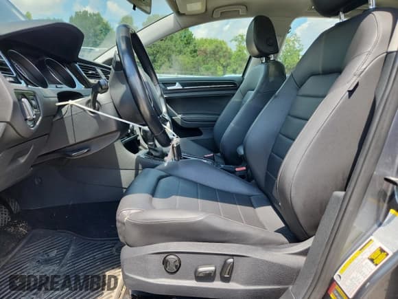 ✅ 2015 Volkswagen Golf S • VIN: 3VWCA7AU7FM501068 • Лот: 66867965. Опубликован ранее на Copart с пробегом 146 157 миль. Бесплатный доступ к архиву аукционных продаж из США и подробный отчёт об истории автомобиля на DreamBid. Изображение 7.