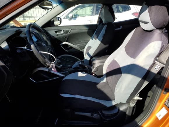 ✅ 2013 Hyundai Veloster Turbo • VIN: KMHTC6AE6DU132451 • Lot: 46292235. Wystawiony na Copart z przebiegiem 109 302 mil. Bezpłatny archiwum sprzedaży aukcyjnych z USA i szczegółowy raport historii pojazdu na DreamBid. Zdjęcie 7.