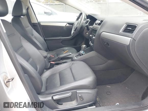 ✅ 2013 Volkswagen Jetta SE • VIN: 3VWDX7AJ4DM406182 • Лот: 41675281. Опубликован ранее на IAAI с пробегом 112 253 миль. Бесплатный доступ к архиву аукционных продаж из США и подробный отчёт об истории автомобиля на DreamBid. Изображение 5.