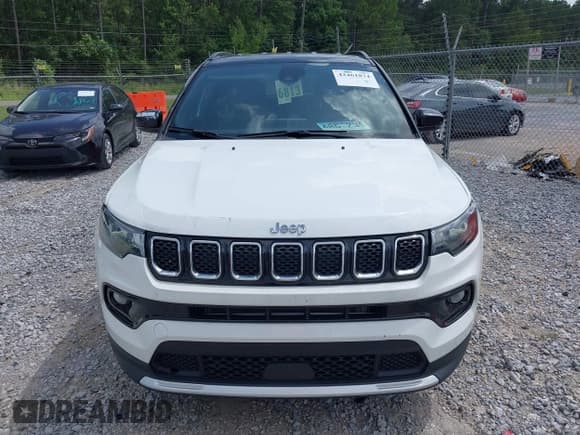 ✅ 2023 Jeep Compass (RED) Edition • VIN: 3C4NJDCN3PT565647 • Lot: 42461874. Wystawiony na IAAI z przebiegiem 42 830 mil. Bezpłatny archiwum sprzedaży aukcyjnych z USA i szczegółowy raport historii pojazdu na DreamBid. Zdjęcie 12.