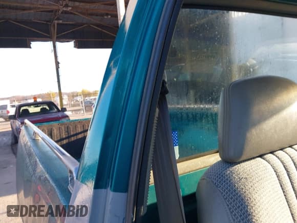 ✅ 1995 Chevrolet Silverado 1500 • VIN: 1GCEK14Z3SZ114345 • Lot: 43493891. Wystawiony na IAAI z przebiegiem 174 964 mil. Bezpłatny archiwum sprzedaży aukcyjnych z USA i szczegółowy raport historii pojazdu na DreamBid. Zdjęcie 8.