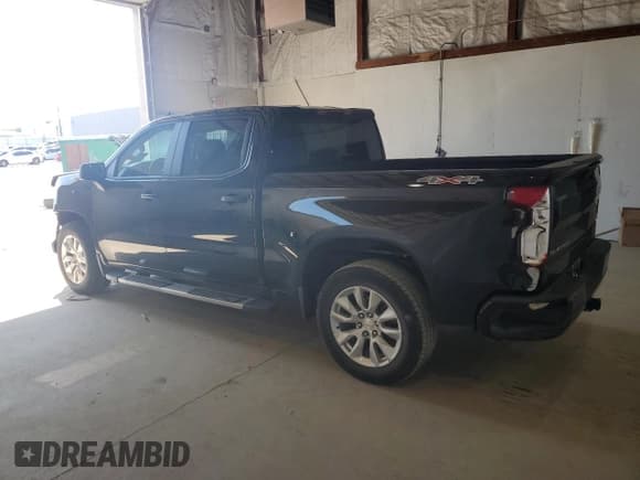 ✅ 2022 Chevrolet Silverado 1500 Custom • VIN: 3GCPYBEK9NG124624 • Lot: 63110145. Wystawiony na Copart z przebiegiem 46 040 mil. Bezpłatny archiwum sprzedaży aukcyjnych z USA i szczegółowy raport historii pojazdu na DreamBid. Zdjęcie 2.
