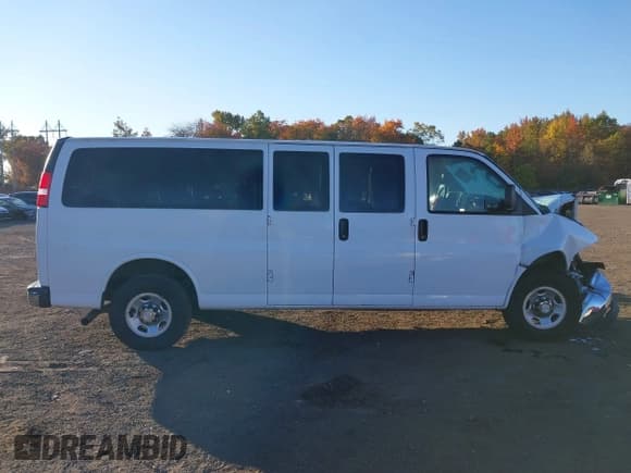 ✅ 2020 Chevrolet Express Passenger LT • VIN: 1GAZGPFGXL1213383 • Lot: 40589992. Listed on IAAI with 101,672 mi. Free auction sales archive from the USA and detailed vehicle history report at DreamBid. Image 13.