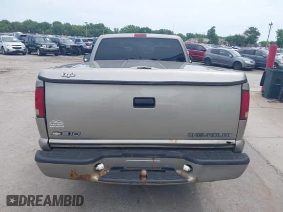 ✅ 2000 Chevrolet S-10 LS • VIN: 1GCCS14W2YK118045 • Лот: 42722476. Опубликован ранее на IAAI с пробегом 140 074 миль. Бесплатный доступ к архиву аукционных продаж из США и подробный отчёт об истории автомобиля на DreamBid. Изображение 17.