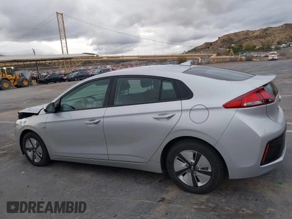 ✅ 2019 Hyundai Ioniq Blue • VIN: KMHC65LC0KU127837 • Lot: 41569535. Wystawiony na IAAI z przebiegiem 67 506 mil. Bezpłatny archiwum sprzedaży aukcyjnych z USA i szczegółowy raport historii pojazdu na DreamBid. Zdjęcie 14.