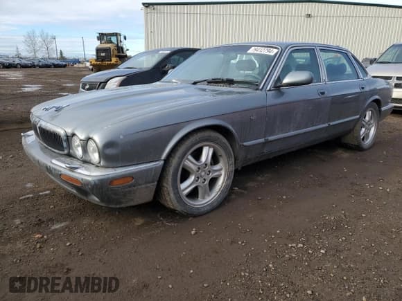 ✅ 2002 Jaguar XJ • VIN: SAJFA12C72LF47096 • Лот: 79412794. Опубликован ранее на Copart с пробегом 287 060 миль. Бесплатный доступ к архиву аукционных продаж из США и подробный отчёт об истории автомобиля на DreamBid. Изображение 1.