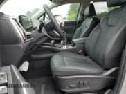 ✅ 2025 Kia Sorento X-Line EX • VIN: 5XYRHDJF0SG366225 • Lot: 57891735. Wystawiony na Copart z przebiegiem 3 017 mil. Bezpłatny archiwum sprzedaży aukcyjnych z USA i szczegółowy raport historii pojazdu na DreamBid. Zdjęcie 7.