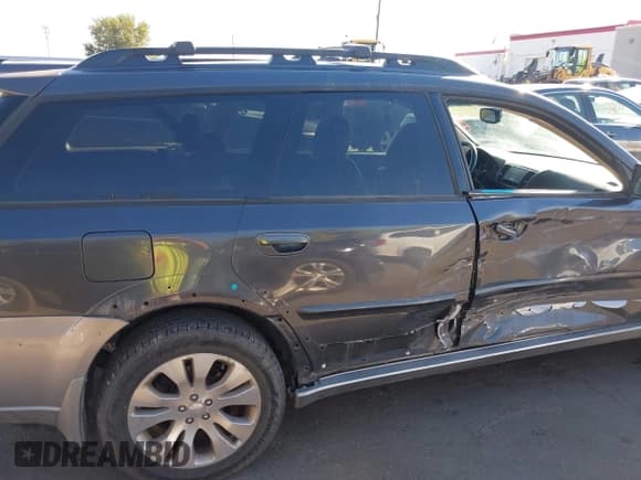 ✅ 2009 Subaru Outback Limited • VIN: 4S4BP66C697313241 • Lot: 43304720. Listed on IAAI with 117,121 mi. Free auction sales archive from the USA and detailed vehicle history report at DreamBid. Image 6.