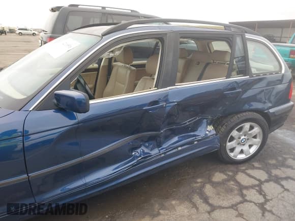 ✅ 2004 BMW 3 Series 325i • VIN: WBAEN33464PC13314 • Lot: 42110516. Listed on IAAI with 195,498 mi. Free auction sales archive from the USA and detailed vehicle history report at DreamBid. Image 6.