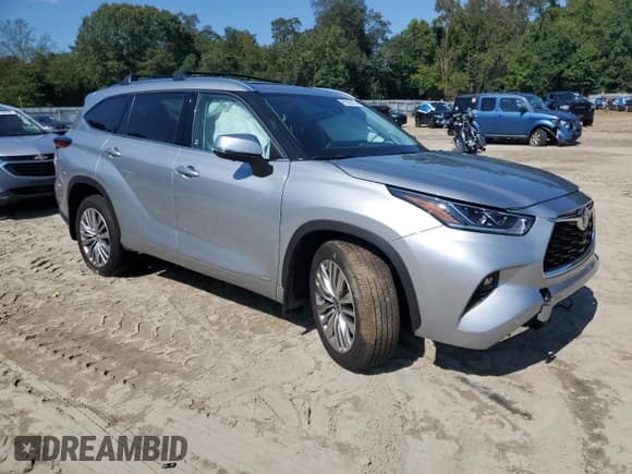 ✅ 2025 Toyota Highlander Hybrid Platinum • VIN: 5TDEBRCH7SS670134 • Лот: 81666475. Опубликован ранее на Copart с пробегом 3 426 миль. Бесплатный доступ к архиву аукционных продаж из США и подробный отчёт об истории автомобиля на DreamBid. Изображение 4.