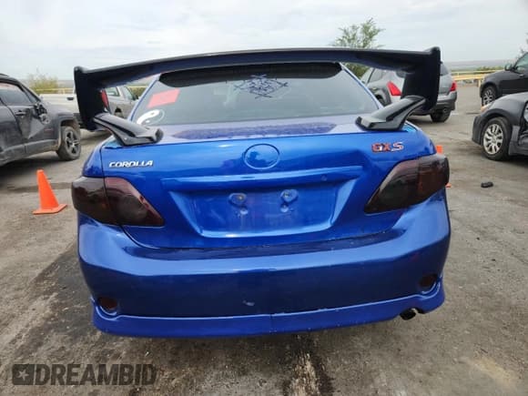 ✅ 2010 Toyota Corolla LE • VIN: 1NXBU4EE2AZ306633 • Lot: 71530975. Wystawiony na Copart z przebiegiem 161 928 mil. Bezpłatny archiwum sprzedaży aukcyjnych z USA i szczegółowy raport historii pojazdu na DreamBid. Zdjęcie 6.