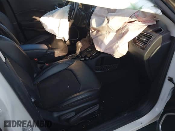 2020 Jeep Compass Latitude с VIN 3C4NJDBB8LT157310, выставлен на аукционе IAAI как лот 41410188 с пробегом Не указан миль и . История ставок и продаж доступна на DreamBid. Изображение 5.