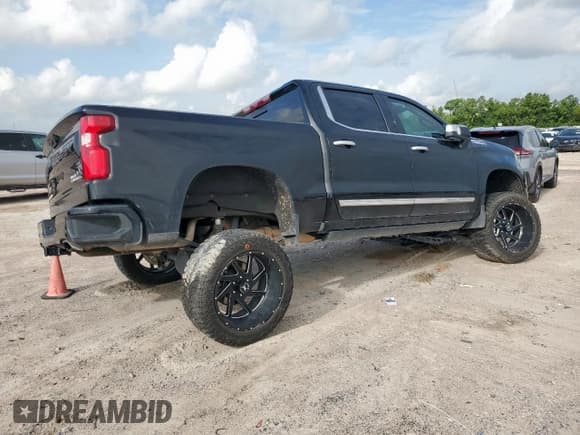 ✅ 2023 Chevrolet Silverado 1500 High Country • VIN: 2GCUDJED1P1137390 • Lot: 63263275. Wystawiony na Copart z przebiegiem 42 027 mil. Bezpłatny archiwum sprzedaży aukcyjnych z USA i szczegółowy raport historii pojazdu na DreamBid. Zdjęcie 3.