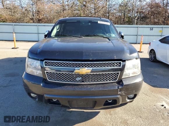 ✅ 2013 Chevrolet Suburban LTZ • VIN: 1GNSKKE78DR135515 • Lot: 80753554. Wystawiony na Copart z przebiegiem 231 158 mil. Bezpłatny archiwum sprzedaży aukcyjnych z USA i szczegółowy raport historii pojazdu na DreamBid. Zdjęcie 5.