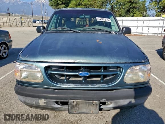 ✅ 1996 Ford Explorer Eddie Bauer • VIN: 1FMCU22X9TUA44210 • Lot: 94007675. Listed on Copart with 190,683 mi. Free auction sales archive from the USA and detailed vehicle history report at DreamBid. Image 5.