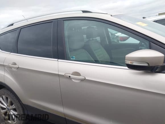 ✅ 2017 Ford Escape Titanium • VIN: 1FMCU0JD0HUE15077 • Lot: 43797538. Wystawiony na IAAI z przebiegiem 90 631 mil. Bezpłatny archiwum sprzedaży aukcyjnych z USA i szczegółowy raport historii pojazdu na DreamBid. Zdjęcie 14.