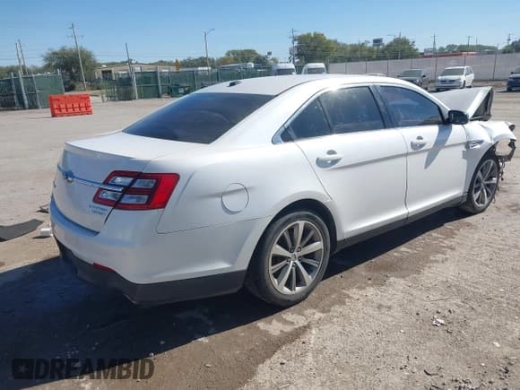 ✅ 2013 Ford Taurus Limited • VIN: 1FAHP2F81DG226591 • Lot: 43516816. Listed on IAAI with 218,666 mi. Free auction sales archive from the USA and detailed vehicle history report at DreamBid. Image 4.