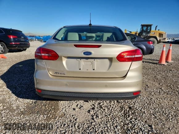 ✅ 2018 Ford Focus Titanium • VIN: 1FADP3J20JL279387 • Lot: 89741505. Wystawiony na Copart z przebiegiem 88 848 mil. Bezpłatny archiwum sprzedaży aukcyjnych z USA i szczegółowy raport historii pojazdu na DreamBid. Zdjęcie 6.