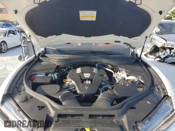 ✅ 2022 Maserati Levante GT • VIN: ZN661XUA2NX394696 • Lot: 67289725. Listed on Copart with 34,031 mi. Free auction sales archive from the USA and detailed vehicle history report at DreamBid. Image 11.