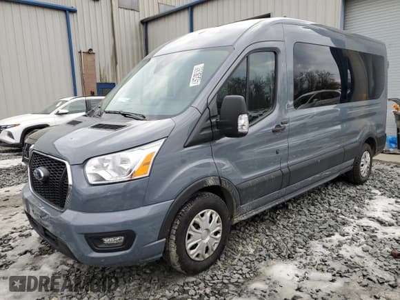 ✅ 2022 Ford Transit Passenger XL • VIN: 1FBAX2C88NKA69872 • Lot: 89361645. Wystawiony na Copart z przebiegiem 31 336 mil. Bezpłatny archiwum sprzedaży aukcyjnych z USA i szczegółowy raport historii pojazdu na DreamBid. Zdjęcie 1.
