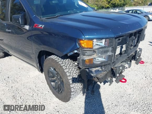 ✅ 2019 Chevrolet Silverado 1500 Custom Trail Boss • VIN: 1GCRYCEF9KZ301587 • Lot: 43449291. Wystawiony na IAAI z przebiegiem 56 383 mil. Bezpłatny archiwum sprzedaży aukcyjnych z USA i szczegółowy raport historii pojazdu na DreamBid. Zdjęcie 18.