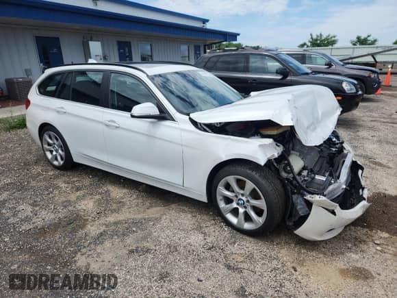 2015 BMW 3 Series 328d xDrive with VIN WBA3K5C54FK301943, listed as a Copart auction lot 61622275 with 57,648 mi miles and Non repairable. Bid and sale history available at DreamBid. Image 4.