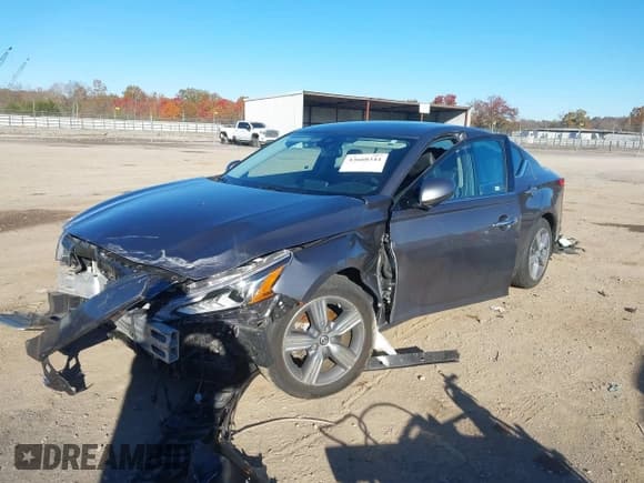 ✅ 2019 Nissan Altima SL • VIN: 1N4BL4EV4KC118748 • Lot: 43660344. Listed on IAAI with 31,983 mi. Free auction sales archive from the USA and detailed vehicle history report at DreamBid. Image 2.