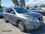 ✅ 2015 Nissan Pathfinder SV • VIN: 5N1AR2MN5FC672294 • Lot: 43225152. Wystawiony na IAAI z przebiegiem 144 846 mil. Bezpłatny archiwum sprzedaży aukcyjnych z USA i szczegółowy raport historii pojazdu na DreamBid. Zdjęcie 1.