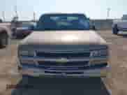 2000 Chevrolet Silverado 1500 LS z VIN 2GCEC19T1Y1277305, wystawiony jako IAAI lot #43516630 z przebiegiem 220 529 mil mil oraz . Historia ofert i sprzedaży dostępna na DreamBid. Obrazek 12.