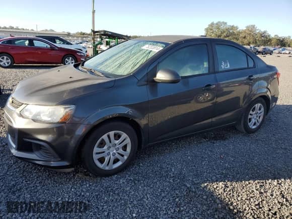 2018 Chevrolet Sonic LS z VIN 1G1JB5SH1J4102764, wystawiony jako Copart lot #76203814 z przebiegiem 29 079 mil mil oraz Nie do naprawy • Non repairable. Historia ofert i sprzedaży dostępna na DreamBid. Obrazek 1.