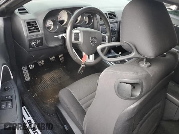 ✅ 2014 Dodge Challenger Shaker • VIN: 2C3CDYBT6EH139323 • Lot: 85641444. Wystawiony na Copart z przebiegiem 82 147 mil. Bezpłatny archiwum sprzedaży aukcyjnych z USA i szczegółowy raport historii pojazdu na DreamBid. Zdjęcie 8.