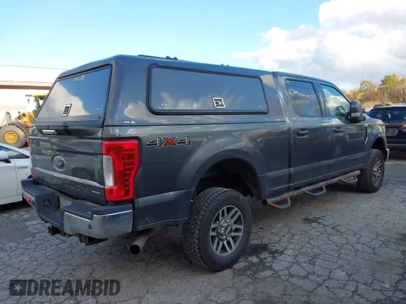 ✅ 2019 Ford F-250 XL • VIN: 1FT7W2B6XKEC46795 • Lot: 43429518. Listed on IAAI with 171,575 mi. Free auction sales archive from the USA and detailed vehicle history report at DreamBid. Image 4.