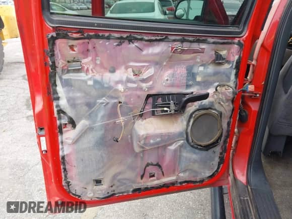 2000 Chevrolet Suburban LT с VIN 3GNFK16T4YG152972, выставлен на аукционе IAAI как лот 42171645 с пробегом Не указан миль и . История ставок и продаж доступна на DreamBid. Изображение 15.