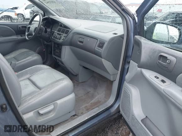✅ 1999 Toyota Sienna LE • VIN: 4T3ZF13C2XU146472 • Лот: 43872962. Опубликован ранее на IAAI с пробегом 284 860 миль. Бесплатный доступ к архиву аукционных продаж из США и подробный отчёт об истории автомобиля на DreamBid. Изображение 5.