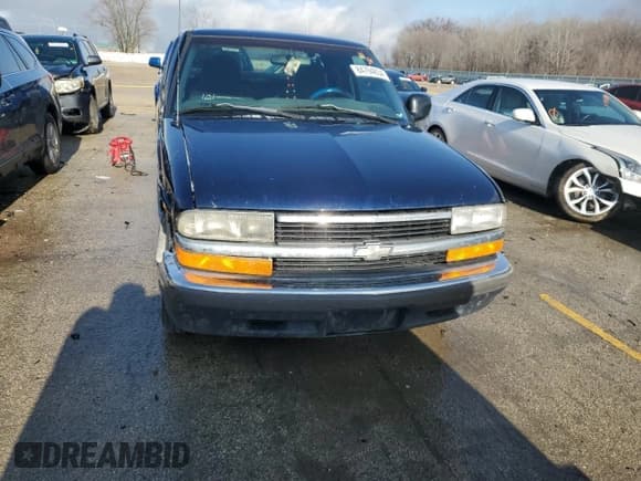 ✅ 1998 Chevrolet S-10 LS • VIN: 1GCCS19XXW8237764 • Lot: 84794834. Wystawiony na Copart z przebiegiem 70 387 mil. Bezpłatny archiwum sprzedaży aukcyjnych z USA i szczegółowy raport historii pojazdu na DreamBid. Zdjęcie 5.