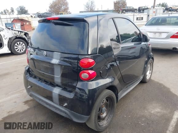 ✅ 2015 Smart fortwo Passion • VIN: WMEEJ3BA2FK820766 • Лот: 43892957. Опубликован ранее на IAAI с пробегом 143 333 миль. Бесплатный доступ к архиву аукционных продаж из США и подробный отчёт об истории автомобиля на DreamBid. Изображение 4.