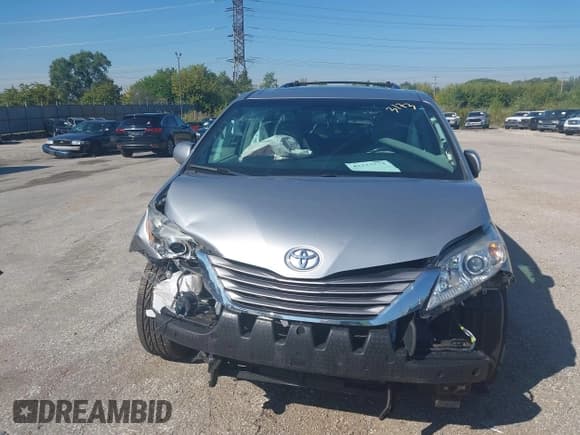 ✅ 2017 Toyota Sienna XLE • VIN: 5TDYZ3DC3HS876505 • Lot: 43213173. Wystawiony na IAAI z przebiegiem 143 734 mil. Bezpłatny archiwum sprzedaży aukcyjnych z USA i szczegółowy raport historii pojazdu na DreamBid. Zdjęcie 13.