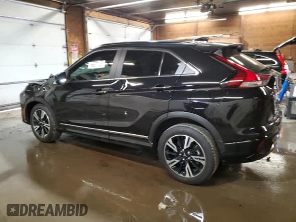 ✅ 2024 Mitsubishi Eclipse Cross SE • VIN: JA4ATWAA5RZ064902 • Лот: 56657385. Опубликован ранее на Copart с пробегом 7 972 миль. Бесплатный доступ к архиву аукционных продаж из США и подробный отчёт об истории автомобиля на DreamBid. Изображение 2.