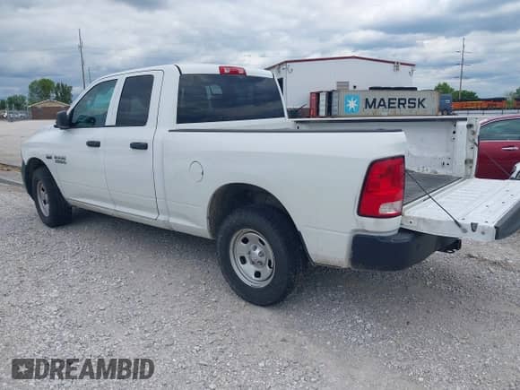 2015 Ram 1500 Express z VIN 1C6RR7FT9FS708212, wystawiony jako IAAI lot #42161725 z przebiegiem 240 892 mil mil oraz . Historia ofert i sprzedaży dostępna na DreamBid. Obrazek 3.