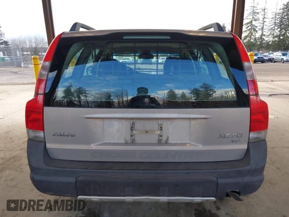 ✅ 2003 Volvo V70 XC70 • VIN: YV1SZ59H031107014 • Lot: 41550439. Listed on IAAI with Not provided. Free auction sales archive from the USA and detailed vehicle history report at DreamBid. Image 16.
