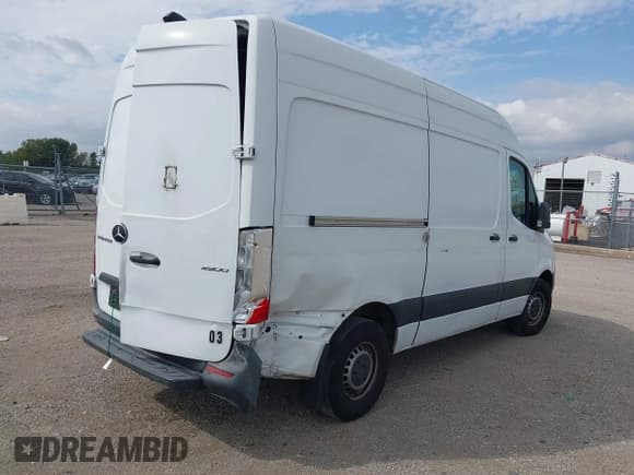 ✅ 2020 Mercedes-Benz Sprinter • VIN: W1W4EBHYXLT033703 • Lot: 43228505. Listed on IAAI with 218,199 mi. Free auction sales archive from the USA and detailed vehicle history report at DreamBid. Image 4.