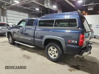 ✅ 2005 Chevrolet Silverado 1500 LS • VIN: 1GCEK19TX5E183176 • Lot: 82465385. Wystawiony na Copart z przebiegiem 146 898 mil. Bezpłatny archiwum sprzedaży aukcyjnych z USA i szczegółowy raport historii pojazdu na DreamBid. Zdjęcie 2.