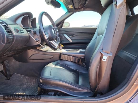 ✅ 2005 BMW Z4 3.0i • VIN: 4USBT53595LU11191 • Лот: 90355385. Опубликован ранее на Copart с пробегом Не указан. Бесплатный доступ к архиву аукционных продаж из США и подробный отчёт об истории автомобиля на DreamBid. Изображение 7.