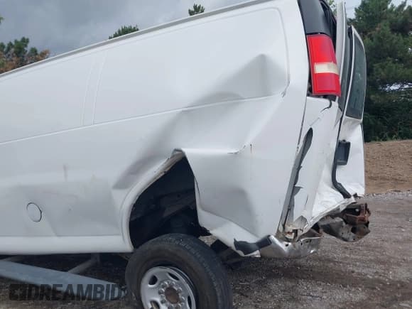 ✅ 2011 Chevrolet Express Cargo • VIN: 1GCWGFBA8B1153429 • Лот: 42541477. Опубликован ранее на IAAI с пробегом 622 878 миль. Бесплатный доступ к архиву аукционных продаж из США и подробный отчёт об истории автомобиля на DreamBid. Изображение 6.