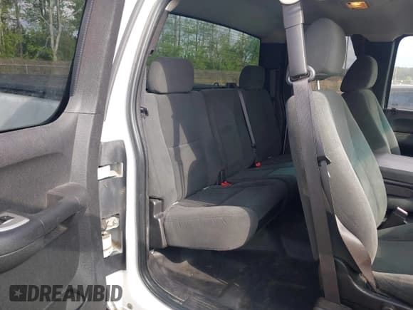 ✅ 2008 Chevrolet Silverado 2500HD • VIN: 1GBHK29668E192575 • Lot: 41925115. Wystawiony na IAAI z przebiegiem 241 278 mil. Bezpłatny archiwum sprzedaży aukcyjnych z USA i szczegółowy raport historii pojazdu na DreamBid. Zdjęcie 8.