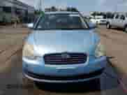 2007 Hyundai Accent GLS z VIN KMHCN46C77U110811, wystawiony jako Copart lot #61494715 z przebiegiem 151 522 mil mil oraz Szkoda całkowita • Salvage title. Historia ofert i sprzedaży dostępna na DreamBid. Obrazek 5.