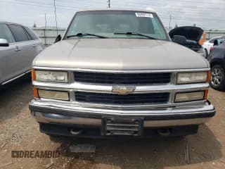 ✅ 1999 Chevrolet Suburban • VIN: 1GNFK16RXXJ458740 • Lot: 65869174. Wystawiony na Copart z przebiegiem 200 965 mil. Bezpłatny archiwum sprzedaży aukcyjnych z USA i szczegółowy raport historii pojazdu na DreamBid. Zdjęcie 5.