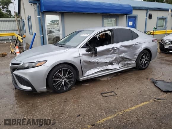 ✅ 2022 Toyota Camry SE • VIN: 4T1G11AK8NU665614 • Lot: 66191575. Wystawiony na Copart z przebiegiem 166 519 mil. Bezpłatny archiwum sprzedaży aukcyjnych z USA i szczegółowy raport historii pojazdu na DreamBid. Zdjęcie 1.