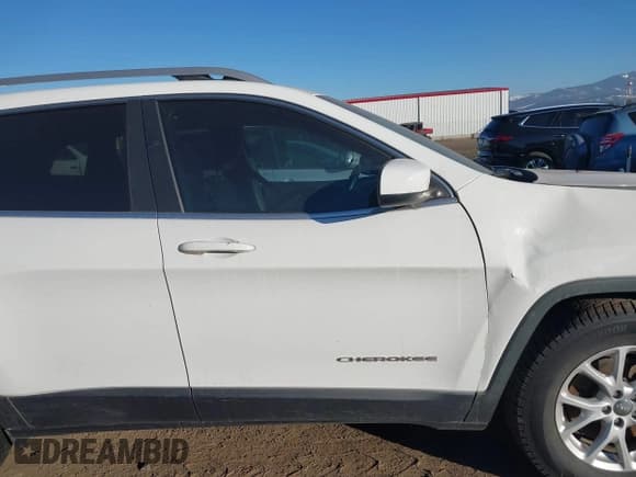 ✅ 2017 Jeep Cherokee 75th Anniversary Edition • VIN: 1C4PJMCB3HW513784 • Лот: 41444982. Опубликован ранее на IAAI с пробегом 76 136 миль. Бесплатный доступ к архиву аукционных продаж из США и подробный отчёт об истории автомобиля на DreamBid. Изображение 13.